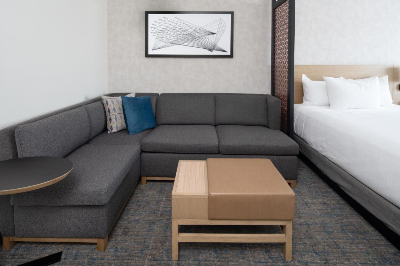 Hyatt Place Bakersfield Exterior photo