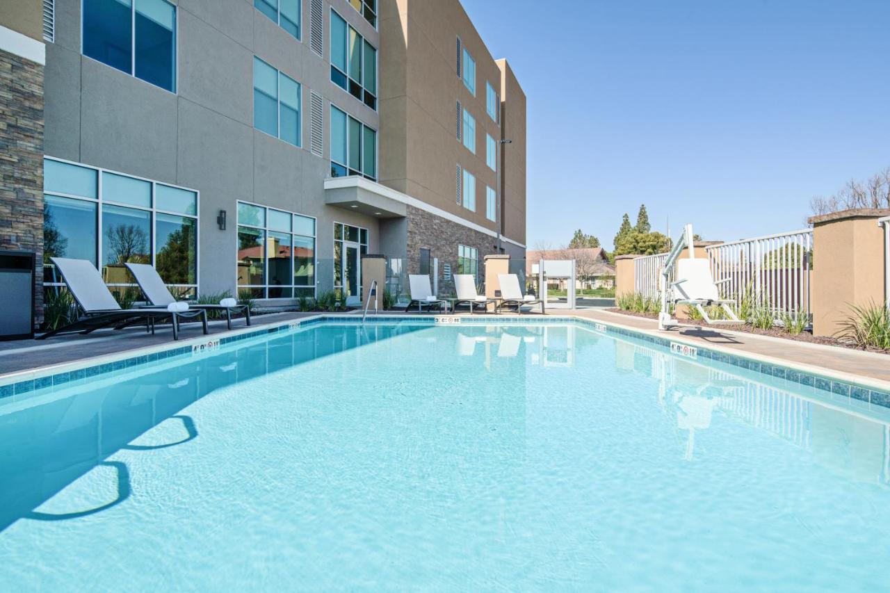 Hyatt Place Bakersfield Exterior photo