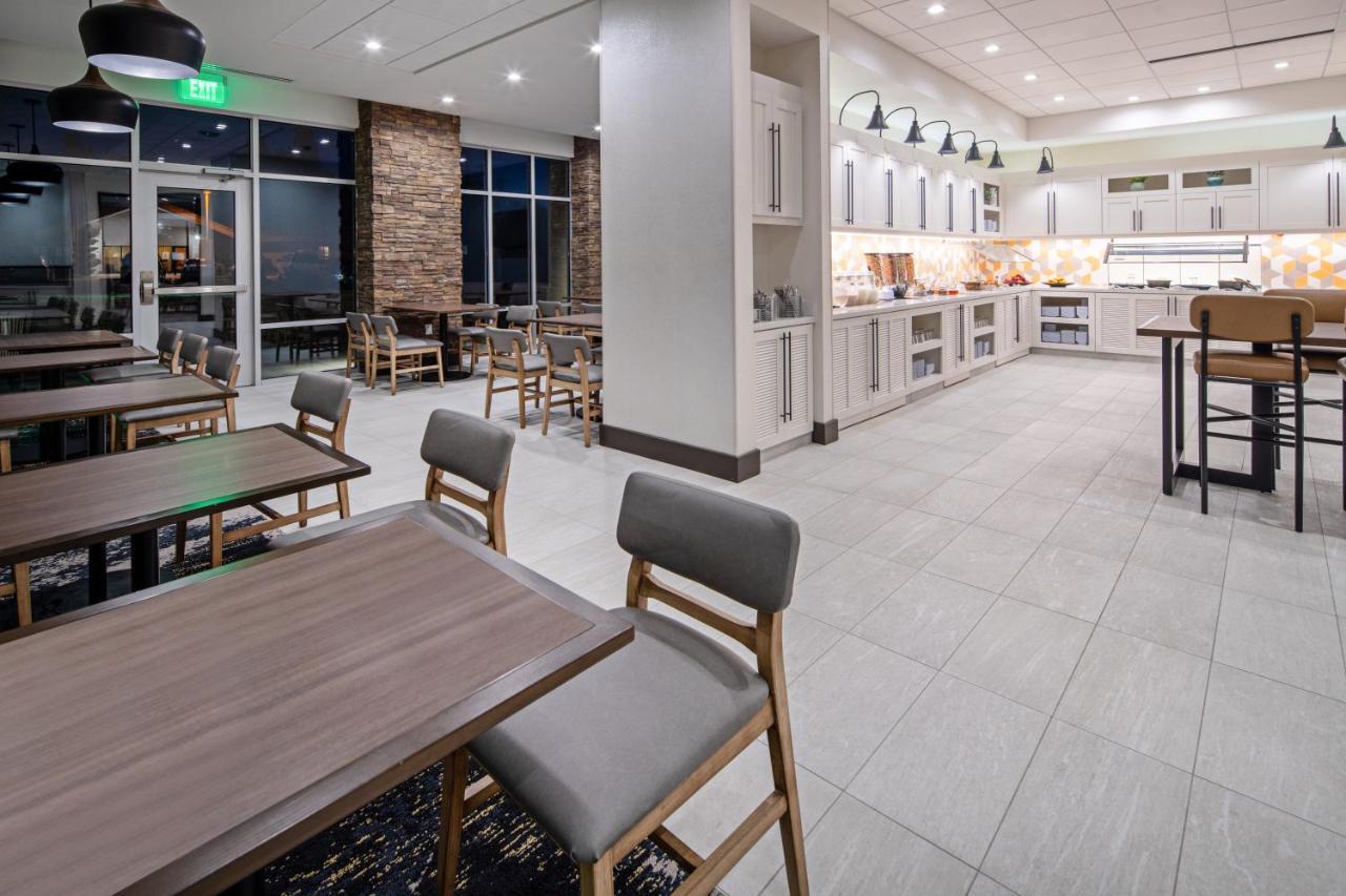 Hyatt Place Bakersfield Exterior photo