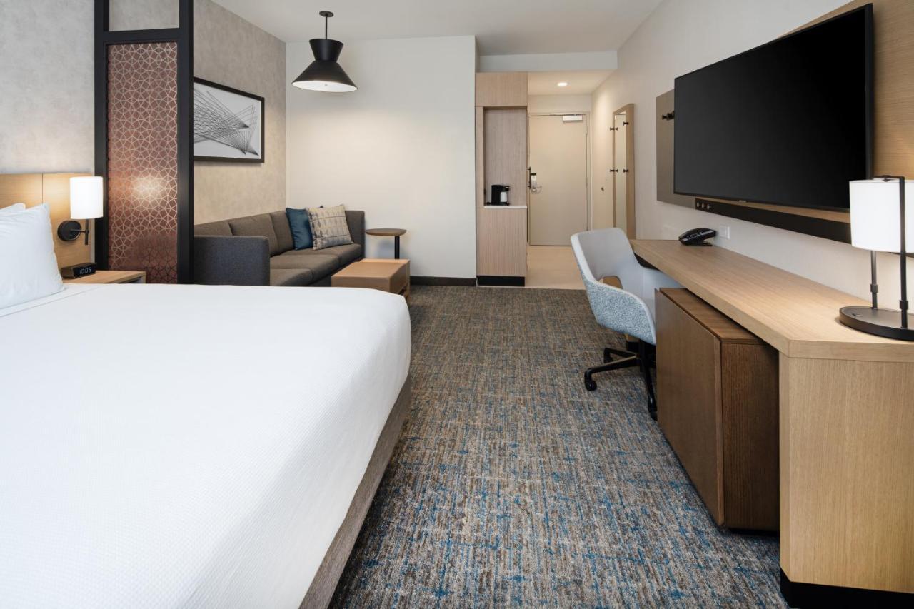 Hyatt Place Bakersfield Exterior photo