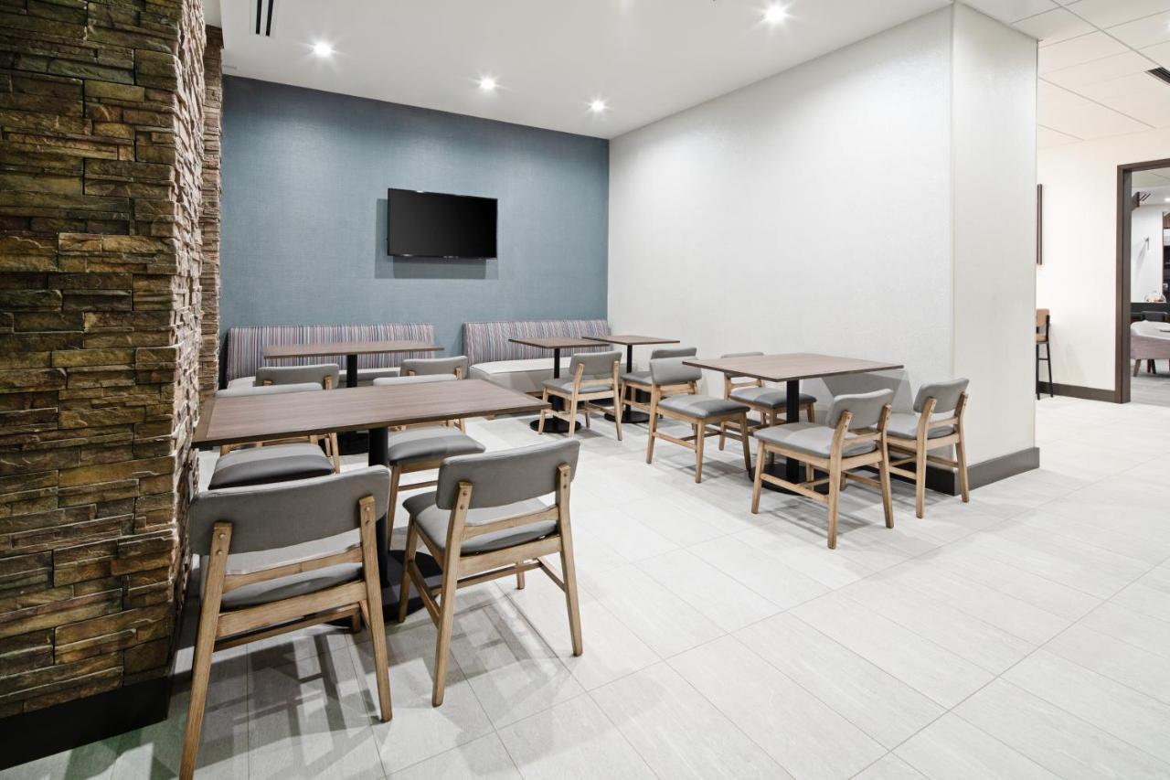 Hyatt Place Bakersfield Exterior photo